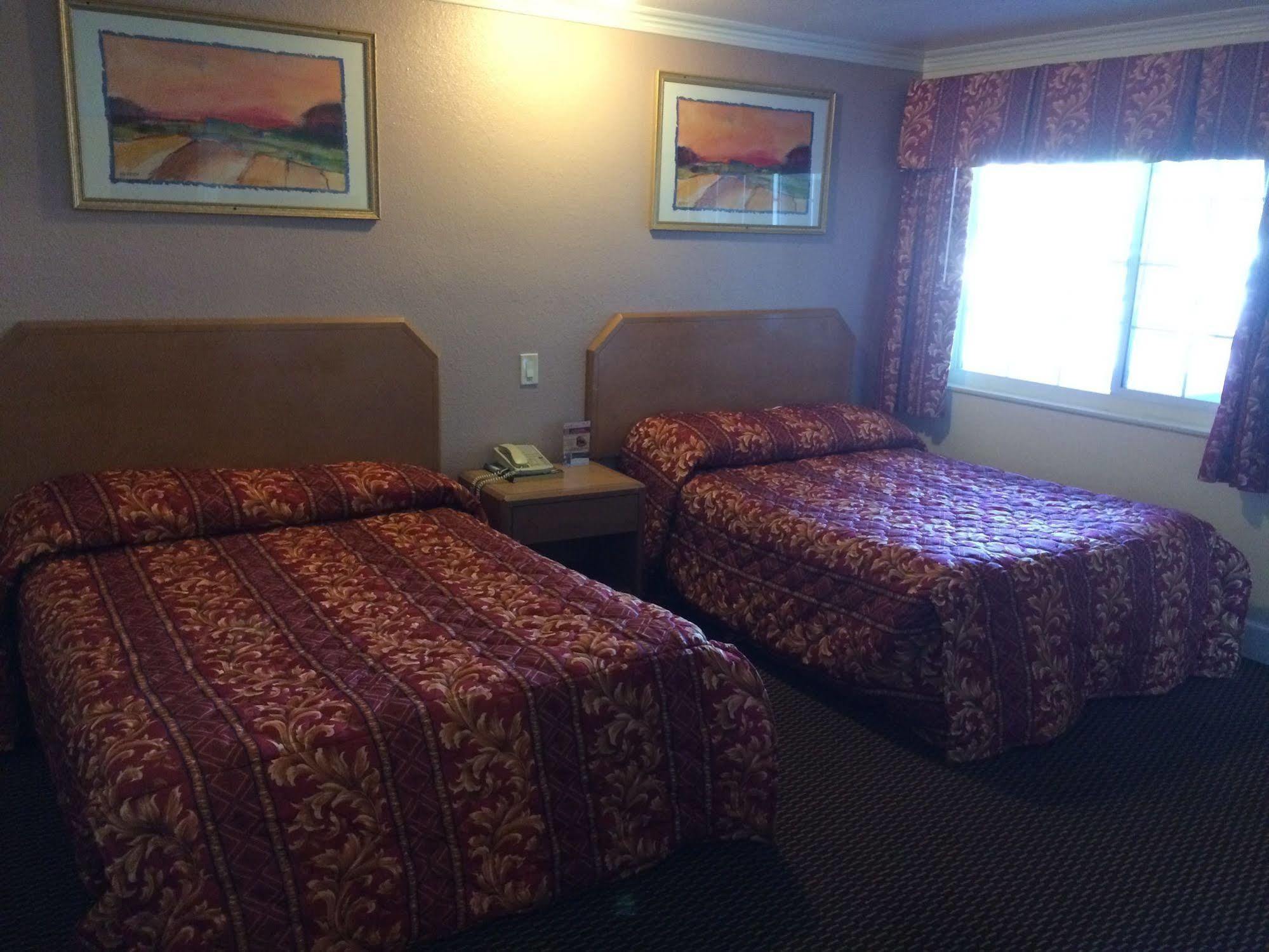 Town And Country Inn Santa Maria  Kültér fotó