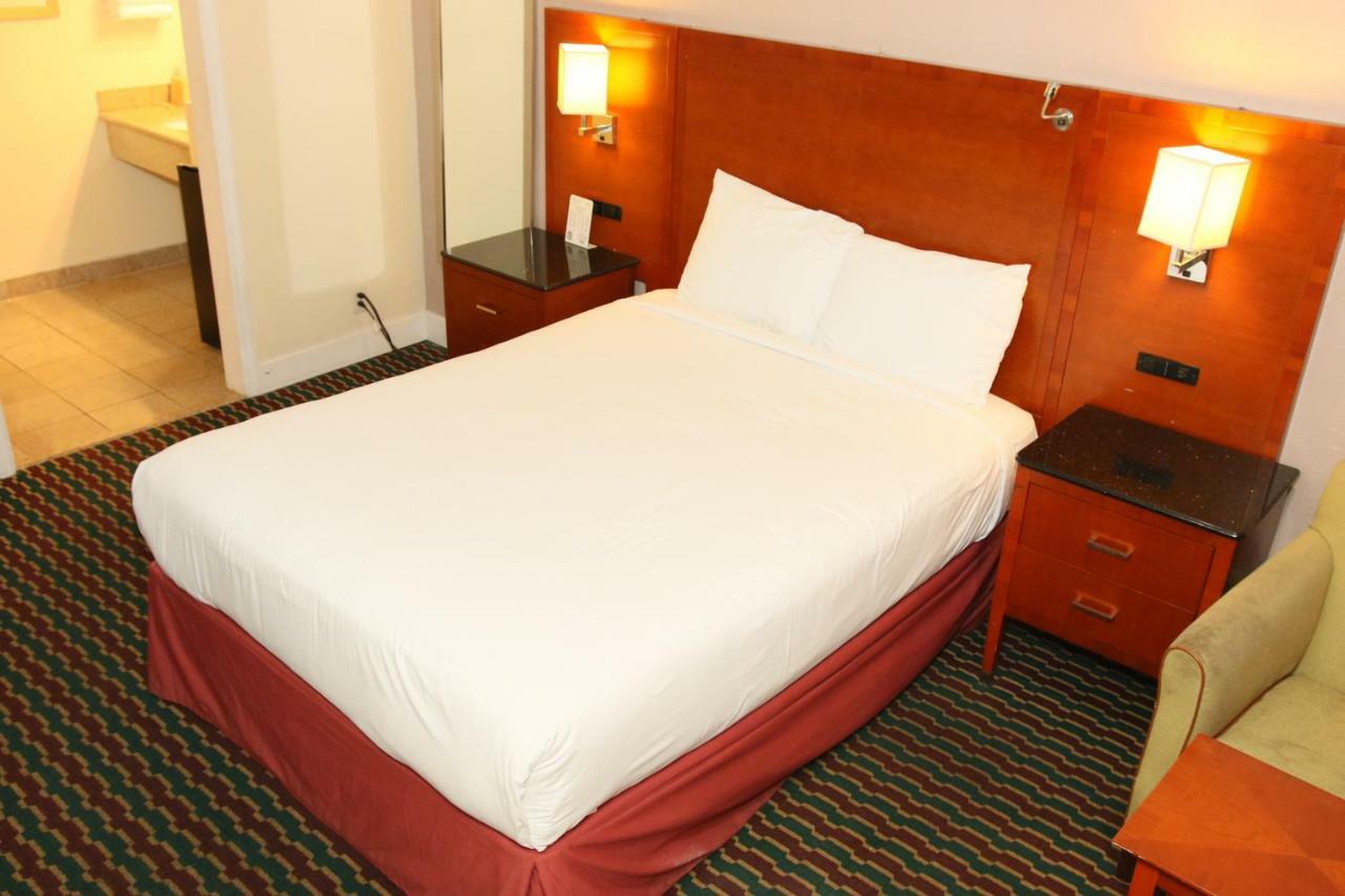Town And Country Inn Santa Maria  Kültér fotó