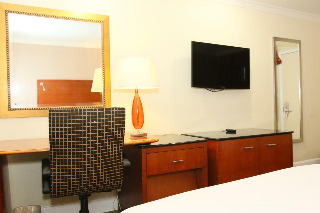 Town And Country Inn Santa Maria  Kültér fotó