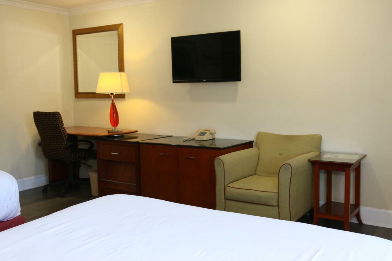 Town And Country Inn Santa Maria  Kültér fotó